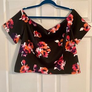 3 for $12- Decree floral crop NWOT